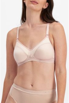 Perri wears a size 12B is a size 10 is 174cm tall with a 82cm bust and 65.5cm waist