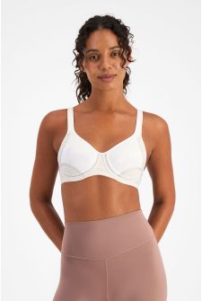Caitlin (She/Her) wears size 16DD. Is 176cm tall with 114cm chest and 95cm waist
