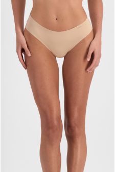 Martine (She/Her) wears size 14 and is 175cm tall with 82cm chest and 76cm waist