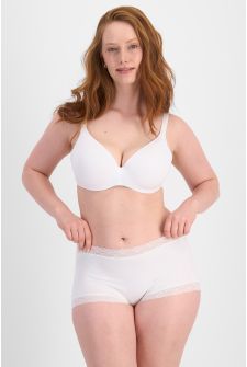 Martine (She/Her) wears size 14 and is 175cm tall with 82cm chest and 76cm waist