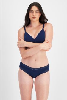 Jacqleen (She/Her) wears size 14 and is 183cm tall with 93cm chest and 73cm waist