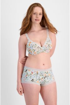 Martine (She/Her) wears size 14 and is 175cm tall with 82cm chest and 76cm waist
