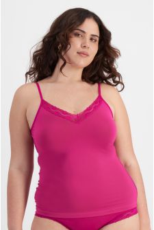 Bella (She/Her) wears size 14D and is 173cm tall with 95cm chest and 77cm waist