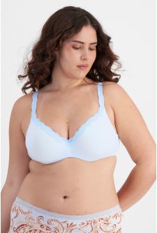 Bella (She/Her) wears size 14D and is 173cm tall with 95cm chest and 77cm waist