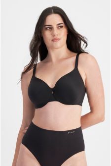 Caitlin (She/Her) wears size 16DD. Is 176cm tall with 114cm chest and 95cm waist